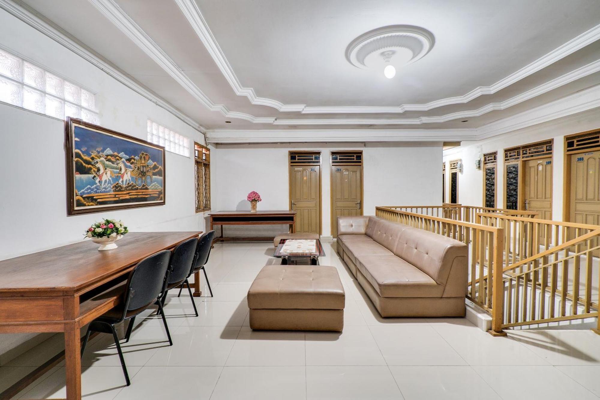 Oyo Life 91994 Sawerigading Jatinangor Syariah Hotel Sayang Buitenkant foto